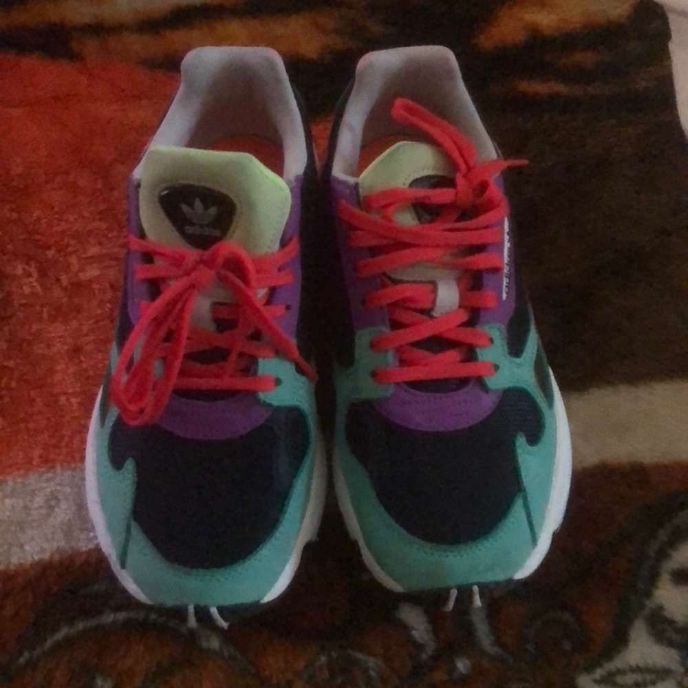 Women’s Adidas Sneakers - Picture 2 of 6